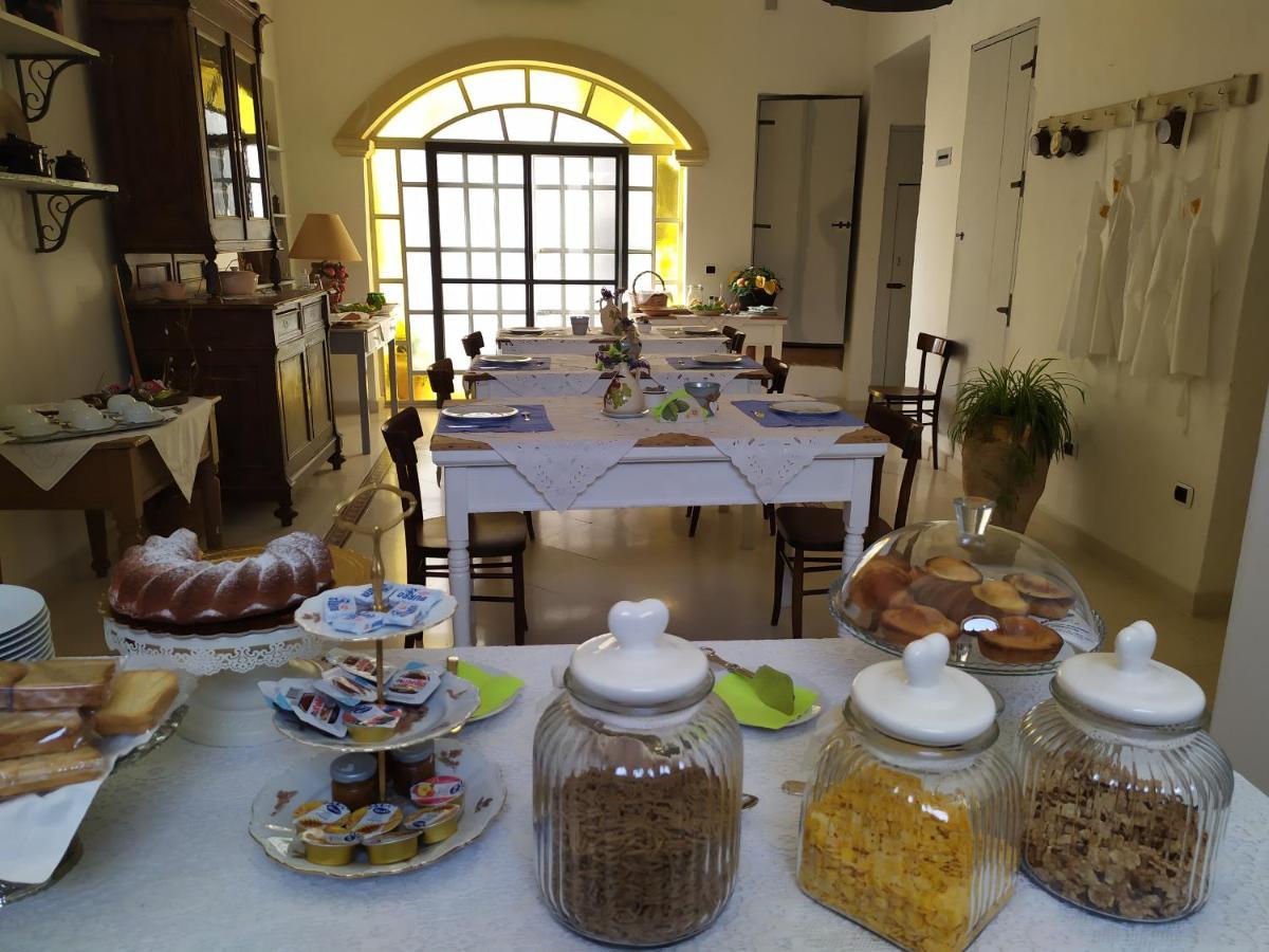 Palazzo De Castro Bed and Breakfast Squinzano Buitenkant foto