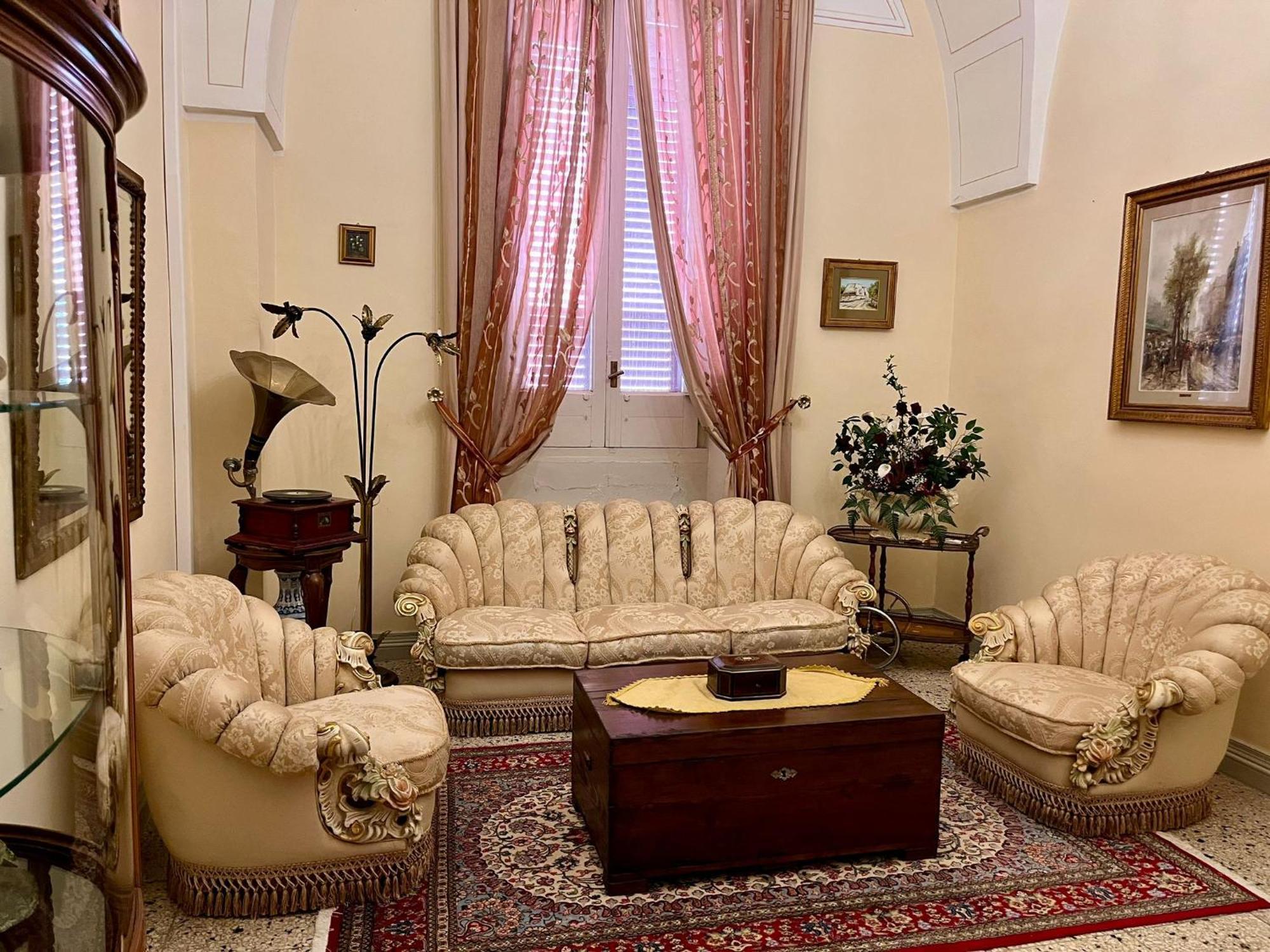 Palazzo De Castro Bed and Breakfast Squinzano Buitenkant foto