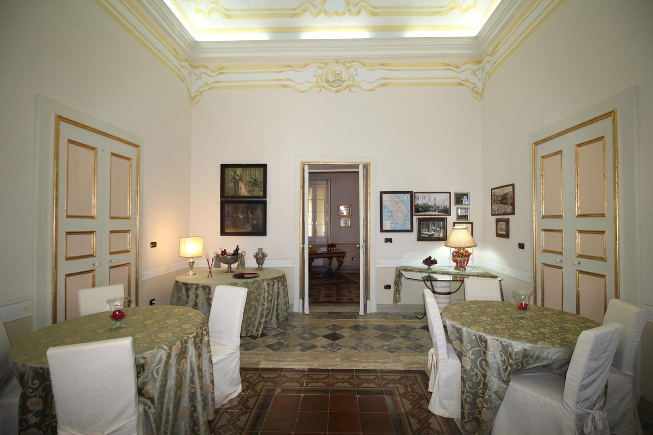 Palazzo De Castro Bed and Breakfast Squinzano Buitenkant foto