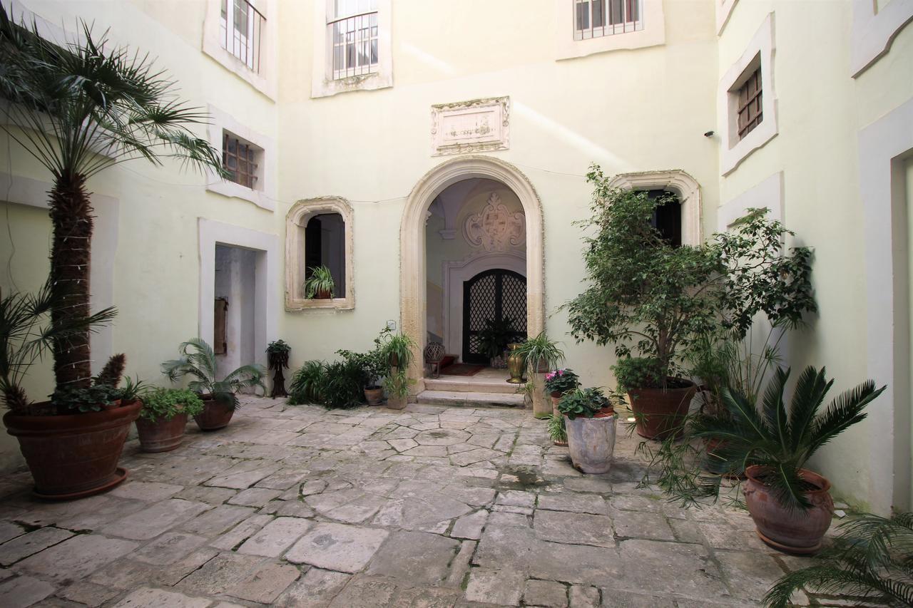 Palazzo De Castro Bed and Breakfast Squinzano Buitenkant foto