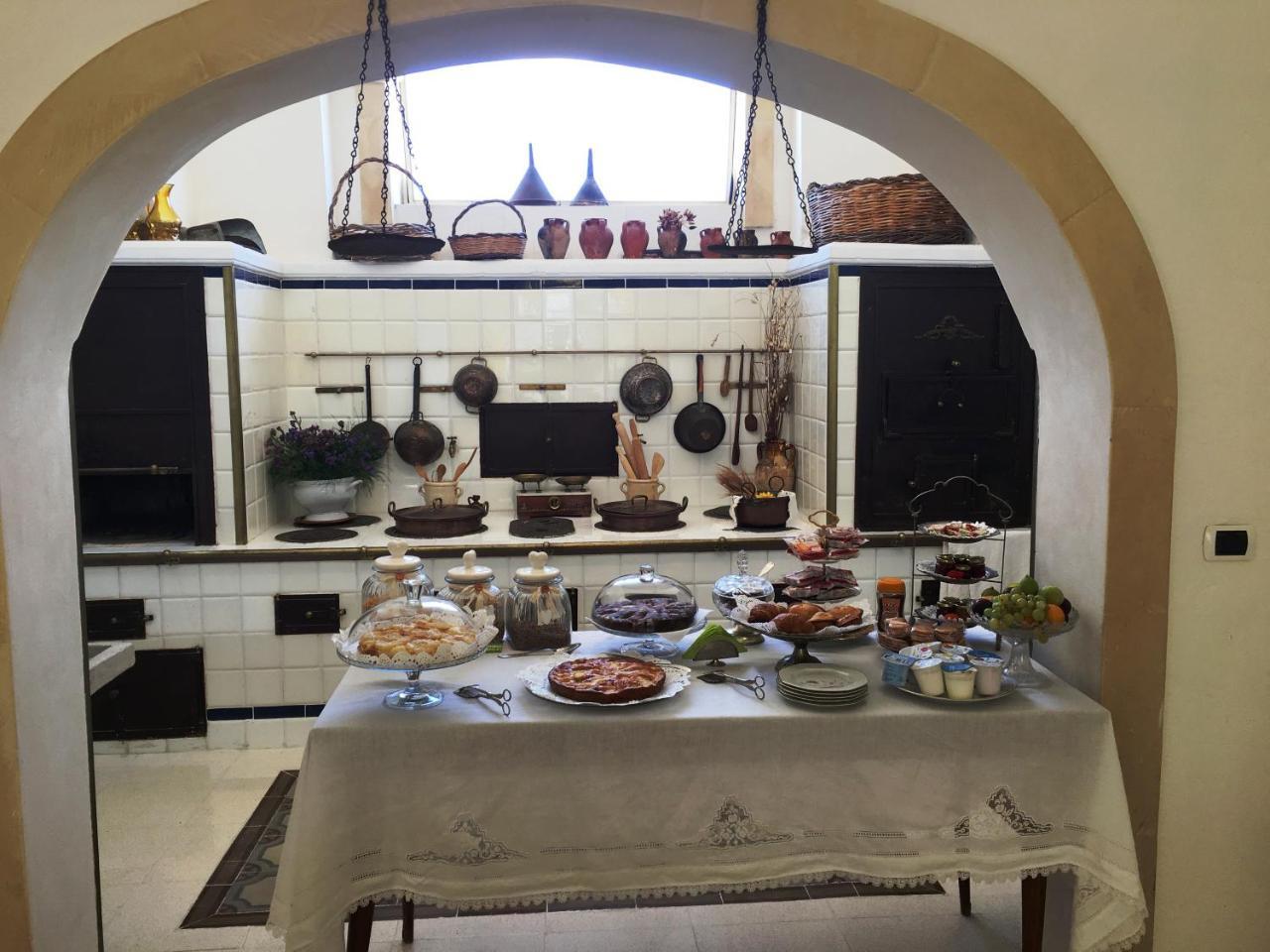 Palazzo De Castro Bed and Breakfast Squinzano Buitenkant foto